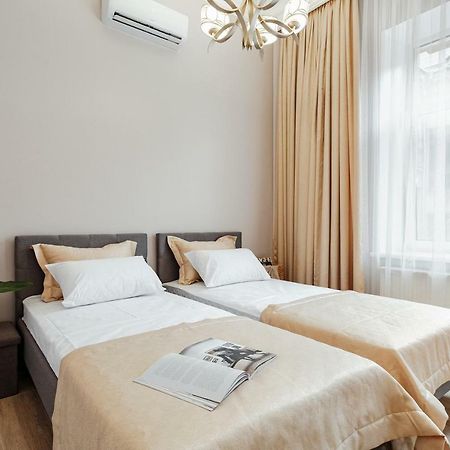 Central Barkar Apartments Odesa Exterior photo