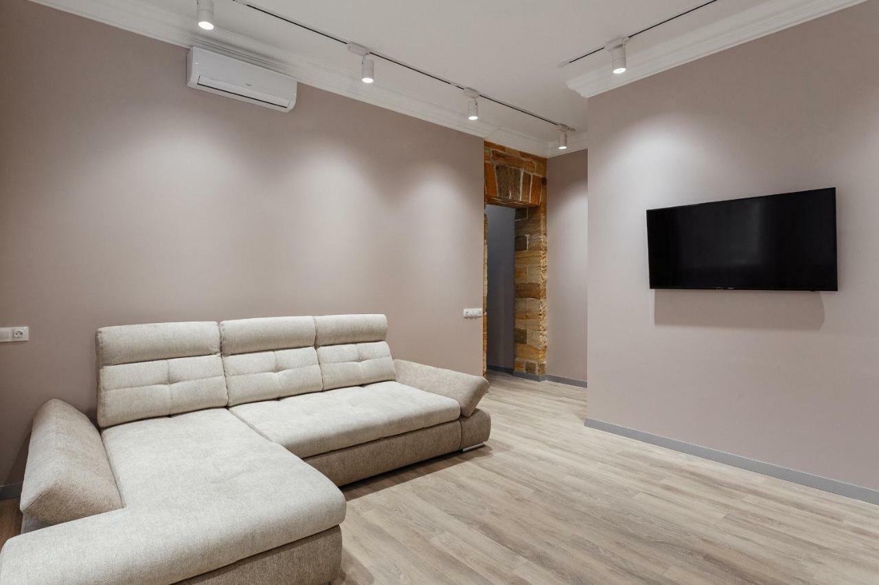 Central Barkar Apartments Odesa Exterior photo