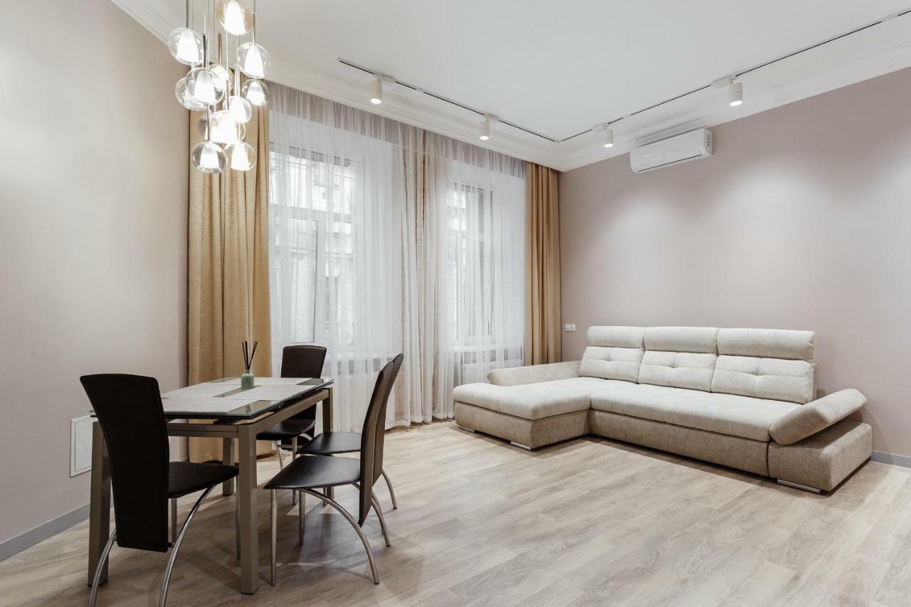 Central Barkar Apartments Odesa Exterior photo